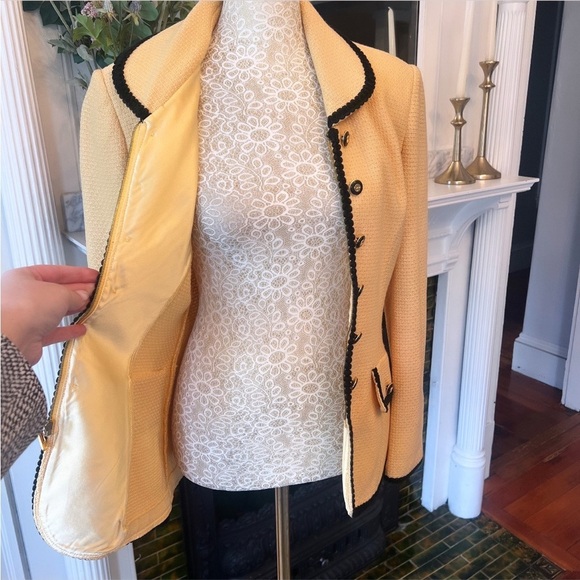 VINTAGE ST. JOHN By Marie Gray Yellow W/ Black Trim Wool Blend Jacket Size 4 - Picture 11 of 15